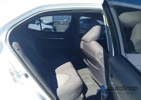 2018 Toyota Camry Le z USA, uszkodzony, nr VIN 4T1B11HK5JU505653